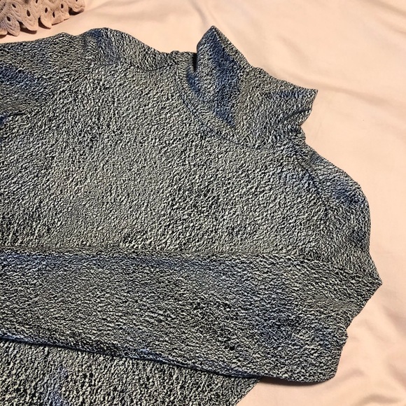 Gorgeous Lululemon Turtleneck Size 4 - Picture 11 of 12